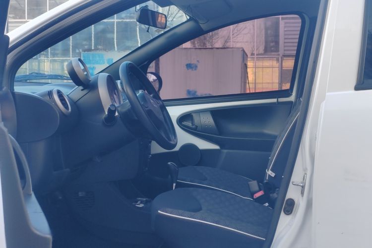 比亚迪F0 2015款 1.0L AMT 铉酷型中控内饰7003