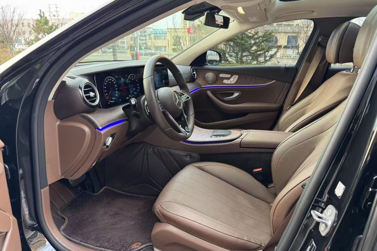 奔驰E级新能源 2023款 E 350 e L 插电式混合动力轿车中控内饰7007