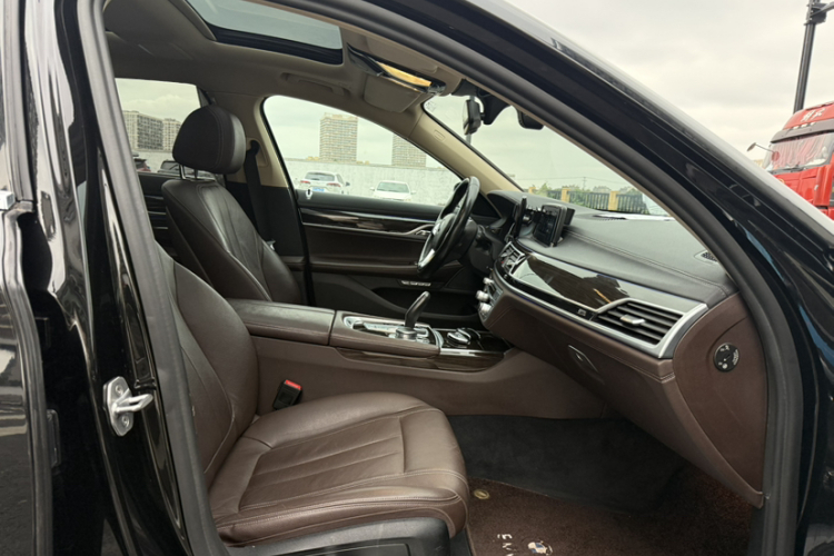 宝马7系 2017款 730Li 领先型中控内饰7001