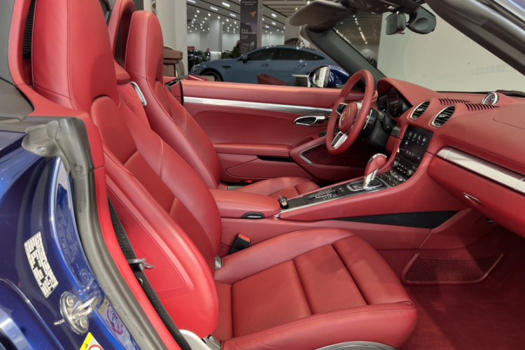 保时捷718 2020款 Boxster 2.0T中控内饰7010