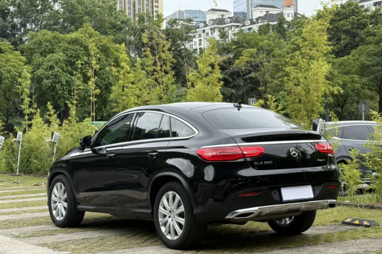 奔驰GLE轿跑 2015款 GLE 320 4MATIC 轿跑SUV车身外观6005