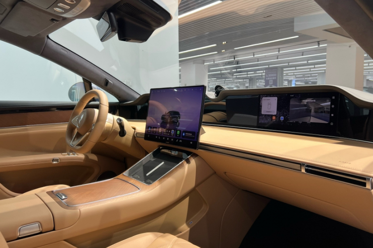 鸿蒙智行 享界S9T 2025款 增程 Ultra长续航版中控内饰7001