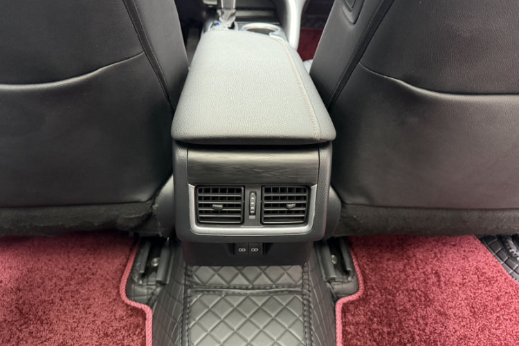 丰田 凯美瑞 2023款 2.5G 豪华版中控内饰7012