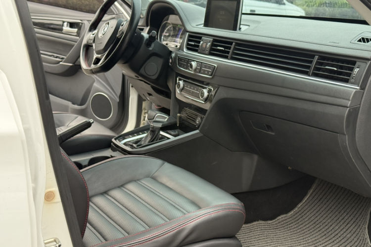 东风风行 景逸S50 2017款 1.6L CVT尊享型中控内饰7003