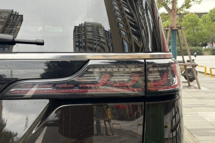 岚图汽车 岚图梦想家 2025款 PHEV 四驱旗舰鲲鹏版车身外观6003