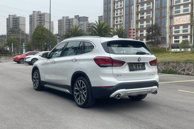 宝马X1 2020款 xDrive25Li 尊享型车身外观6003
