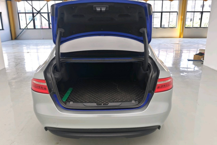 捷豹XE 2017款 2.0T 200PS R-Sport局部细节23