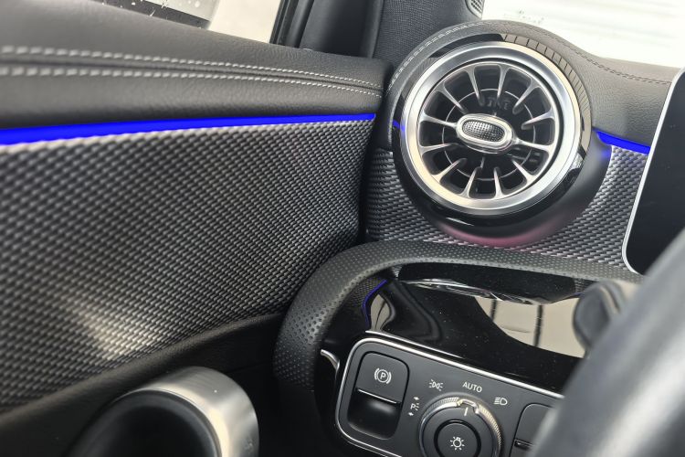 奔驰A级 2020款 改款二 A 180 L 运动轿车中控内饰7007