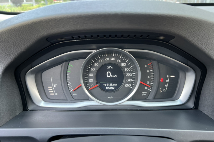 沃尔沃S60 2018款 S60L T3 智进版中控内饰15