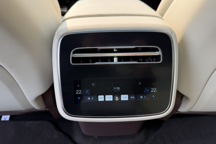 腾势Z9GT 2024款 1100四驱Max版局部细节9007