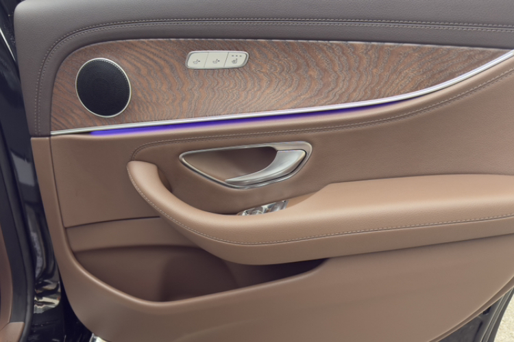 奔驰E级 2023款 E 260 L中控内饰7015