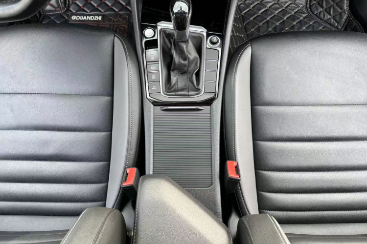 大众 速腾 2021款 200TSI DSG舒适智联版中控内饰7010