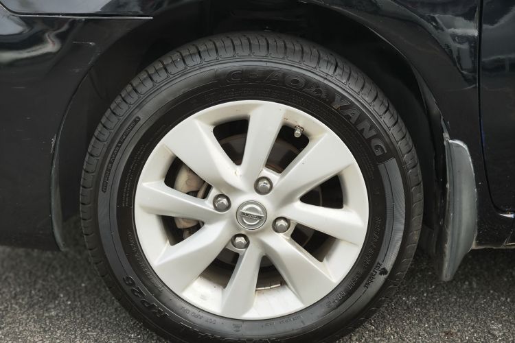 日产 骊威 2013款 1.6XE CVT舒适版中控内饰7004