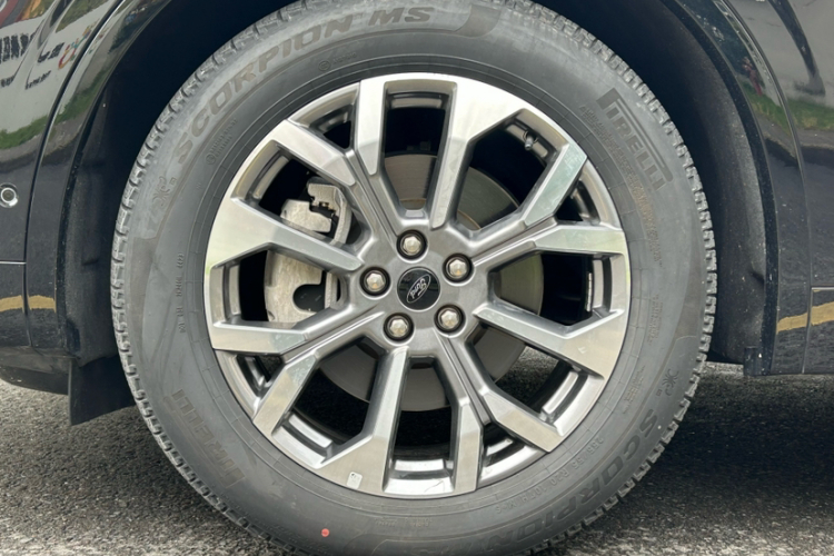 福特 2023款 锐界L 2.0T EcoBoost E混动四驱七座至尊型车身外观6007