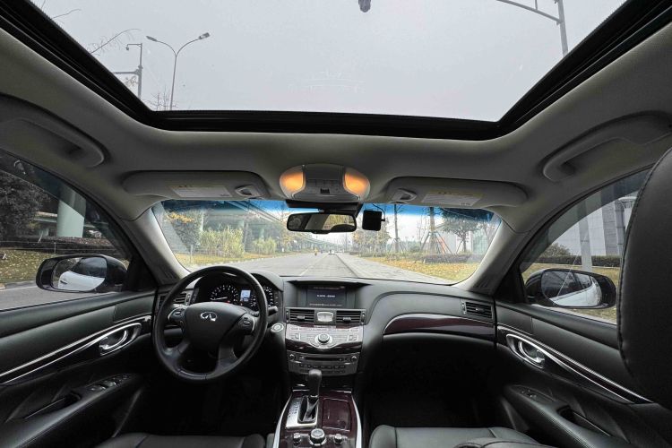英菲尼迪Q70 2019款 Q70L 2.0T 精英版 PLUS局部细节22