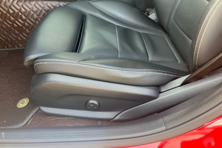 奔驰C级 2018款 C 180 L 时尚型运动版中控内饰7006