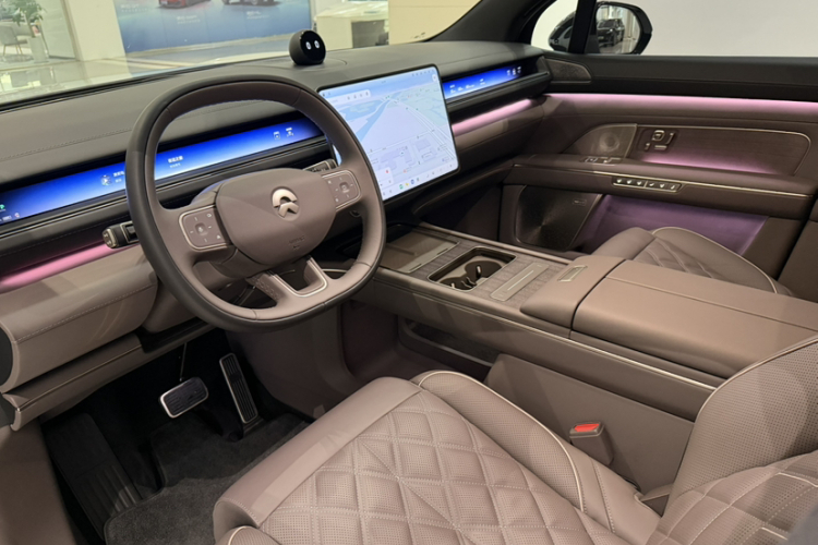 蔚来ES8 2026款 六座行政豪华版中控内饰7010