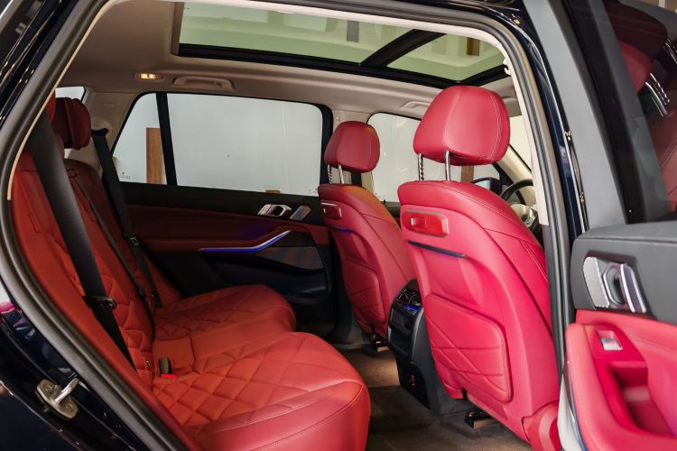 宝马X5 2023款 xDrive 30Li 尊享型M运动曜夜套装中控内饰7006