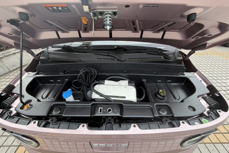 吉利银河 2023款 熊猫mini 200km 耐力熊中控内饰7013