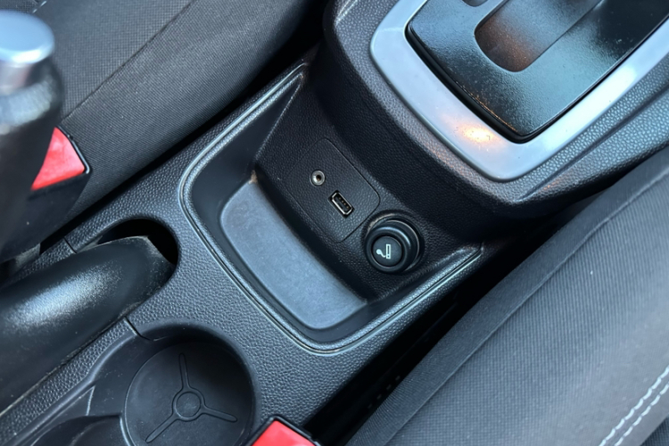 福特 嘉年华 2013款 两厢 1.5L 自动时尚型中控内饰7001