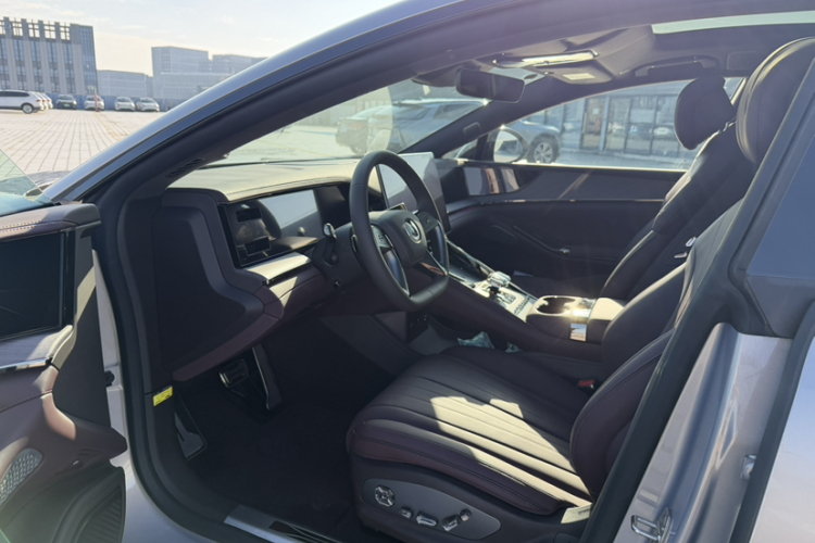 腾势Z9GT 2024款 1100四驱Pro版中控内饰7001