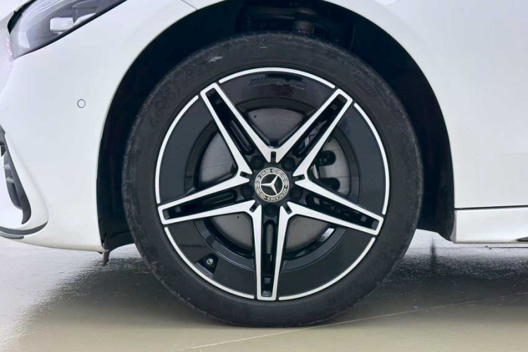 奔驰C级 2023款 改款 C 260 L 皓夜运动版中控内饰7006