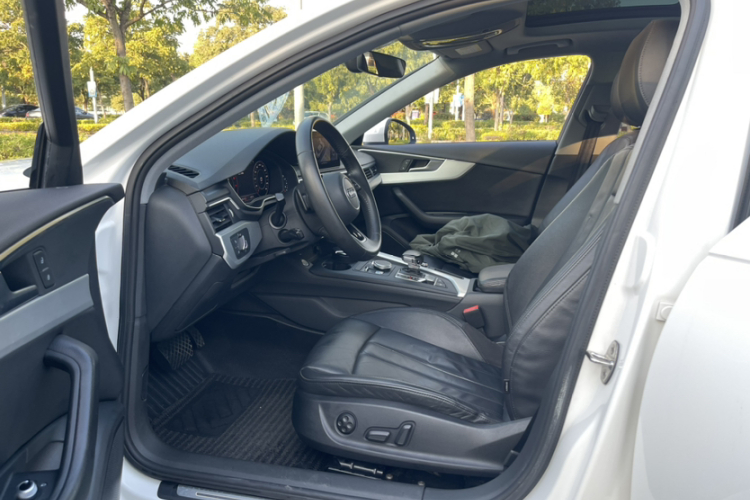 奥迪A4L 2019款 40 TFSI 时尚型 国VI中控内饰7007