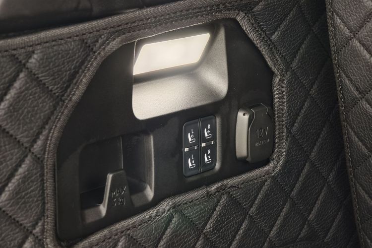 领克09 EM-P 2024款 2.0TD EM-P 四驱HALO 六座局部细节9002