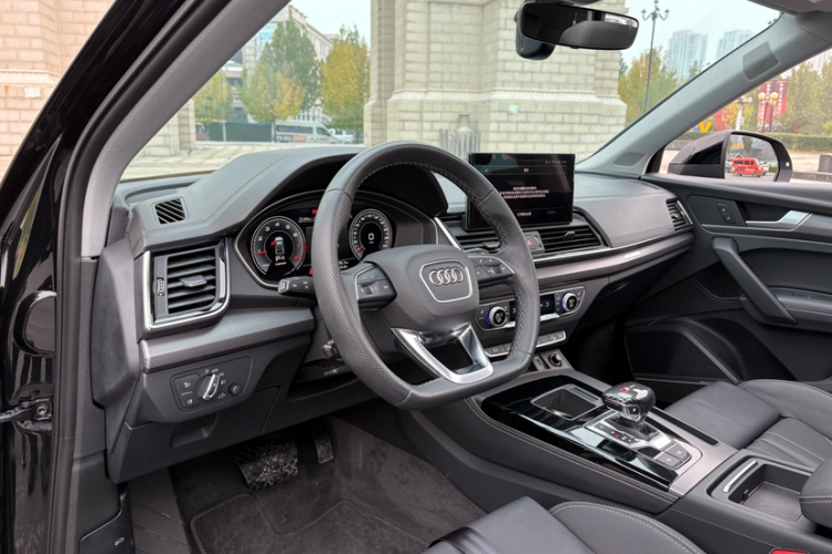 奥迪Q5L 2022款 45T 豪华动感型中控内饰7006