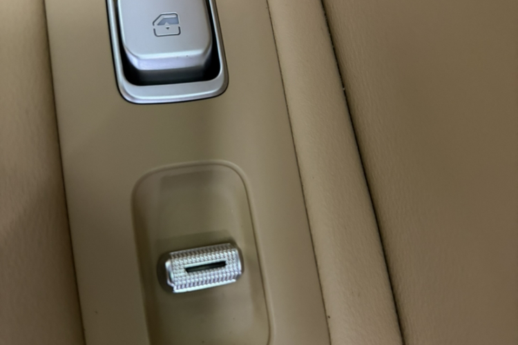 鸿蒙智行 问界M7 2024款 1.5T 后驱Plus版 5座中控内饰7008