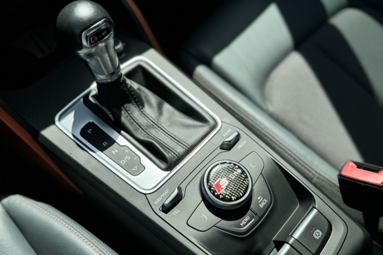 奥迪Q2L 2018款 35 TFSI 时尚致雅型 国V中控内饰7006