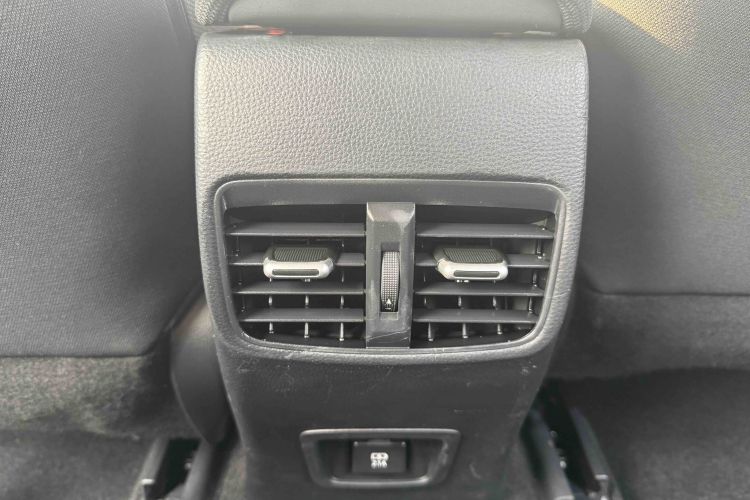 丰田 雷凌 2022款 双擎 1.8H E-CVT豪华版中控内饰7004