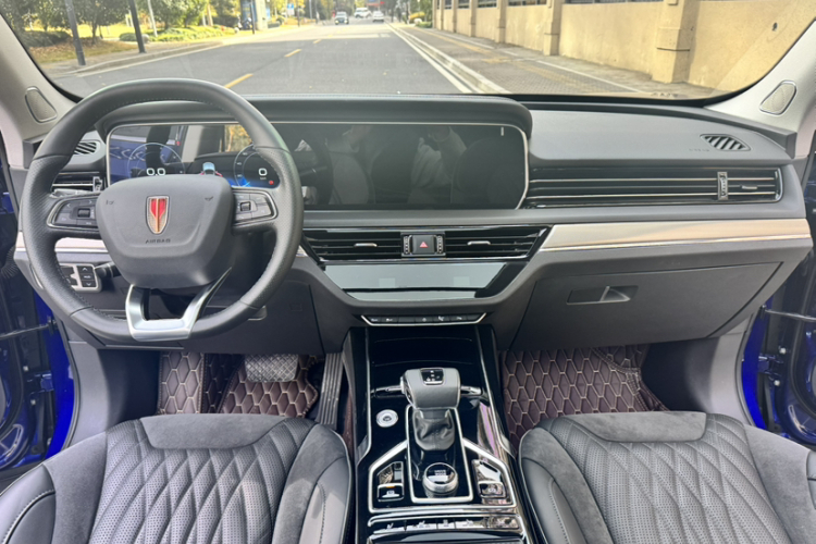 红旗HS5 2022款 2.0T 智联旗享四驱版中控内饰7004