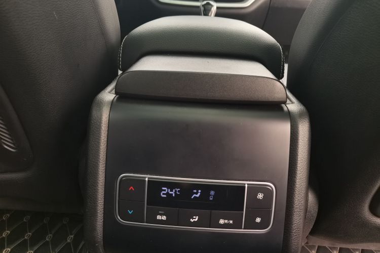 比亚迪 唐 2018款 2.0T 自动智联尊荣型 7座 国V局部细节9004