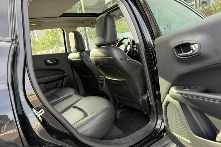 Jeep 指南者 2017款 200T 自动家享四驱版中控内饰7008