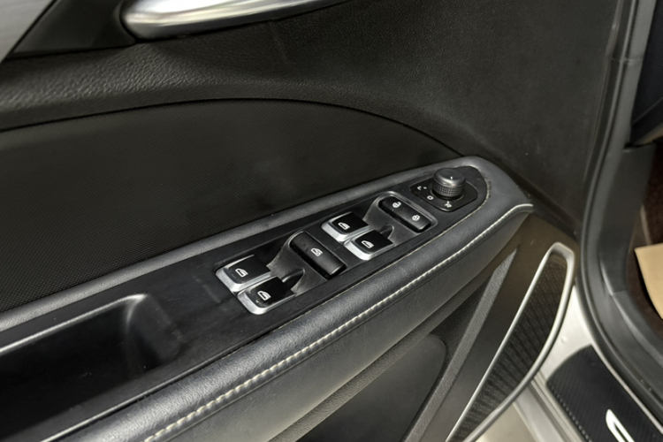 吉利汽车 帝豪 2021款 UP 1.5L CVT豪华型中控内饰7008