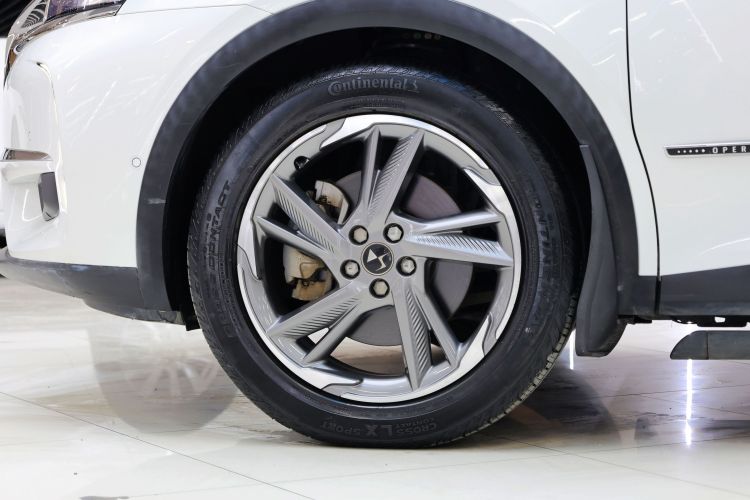 DS 7 2018款 45THP 歌剧院版车身外观6009