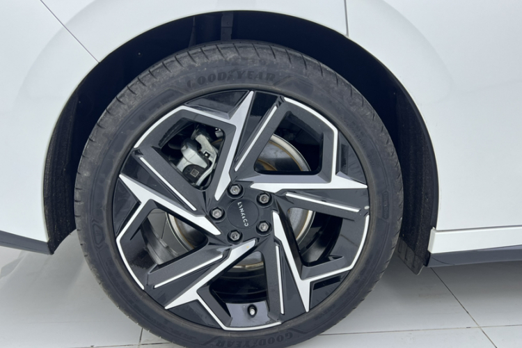 领克07 2024款 EM-P 126长续航 Ultra车身外观6006