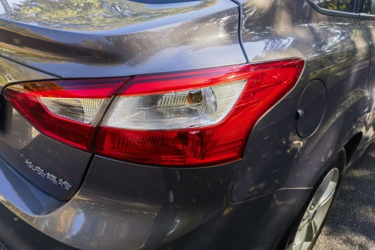 福特 福克斯 2012款 三厢 1.6L 自动风尚型车身外观6007