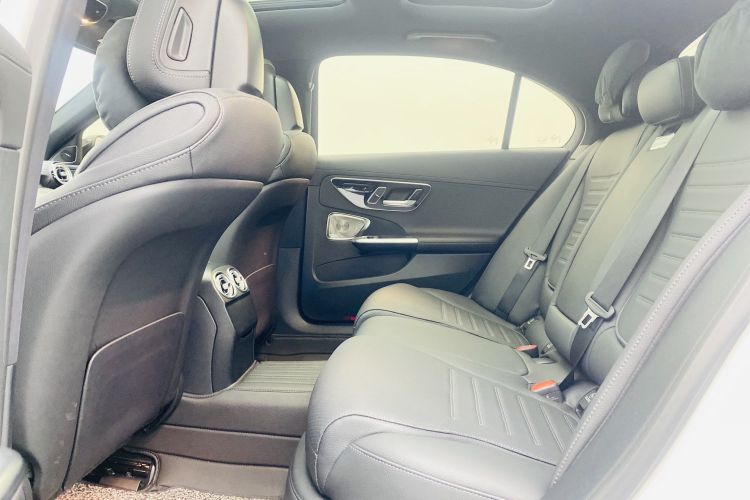 奔驰C级 2024款 C 260 L 皓夜运动版中控内饰7006