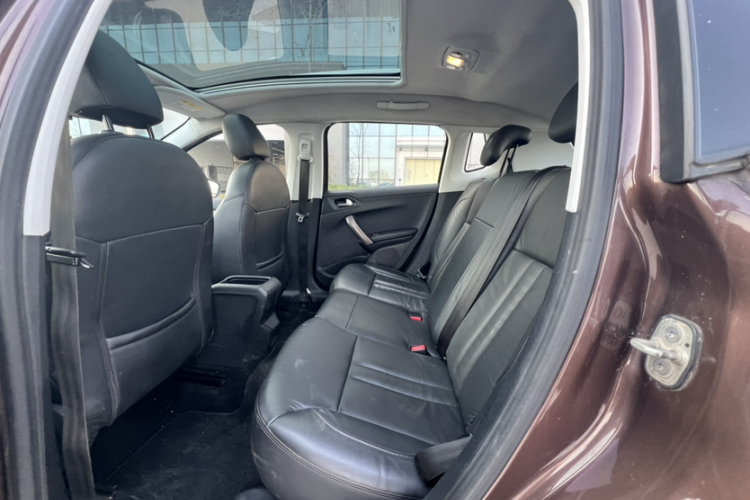 标致2008 2014款 1.6L 自动领航版中控内饰7003