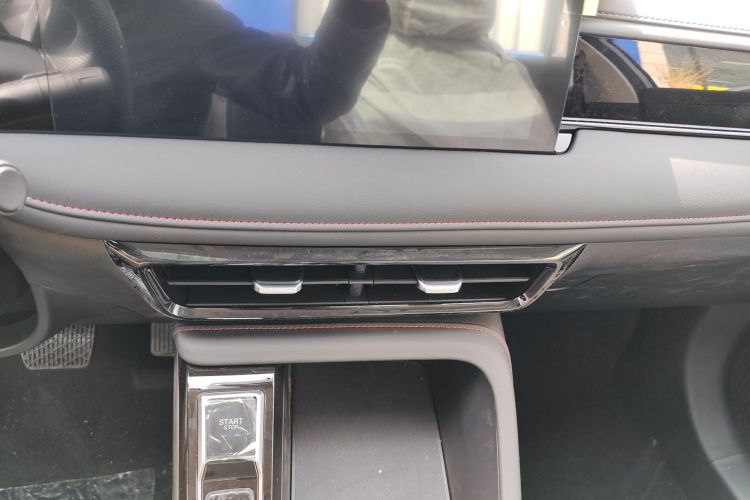 荣威i5 2023款 1.5L CVT豪华版中控内饰7003