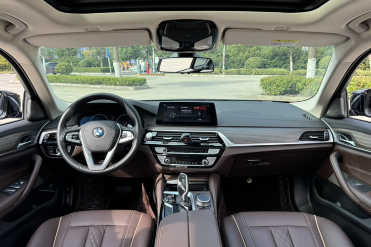 宝马5系 2019款 改款 530Li 领先型 豪华套装中控内饰7008