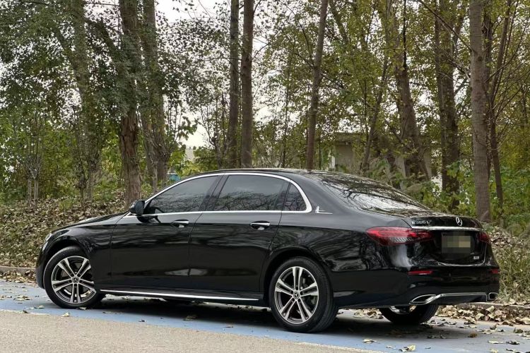 奔驰E级 2022款 改款 E 260 L 运动型车身外观6003