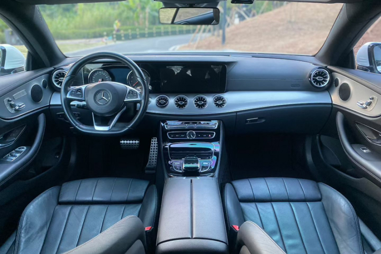 奔驰E级(进口) 2017款 E 200 4MATIC 轿跑车中控内饰7004