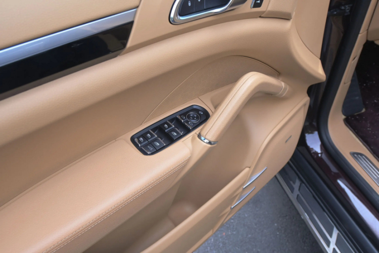 保时捷 2015款 Cayenne 3.0T中控内饰7002