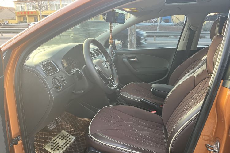 大众 2014款 1.6L Cross Polo 自动中控内饰7007