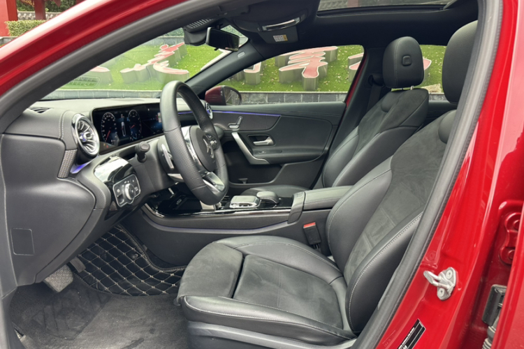 奔驰A级 2020款 A 200 L 运动轿车中控内饰7002