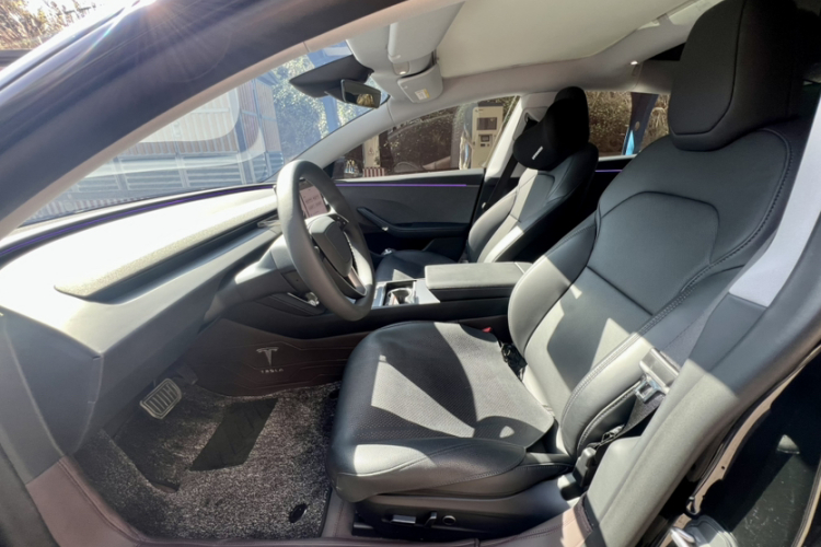 特斯拉 Model 3 2025款 后轮驱动版中控内饰7006