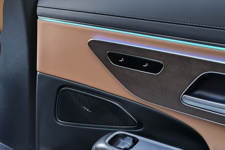 奔驰E级 2025款 E 300 L 时尚型局部细节9008